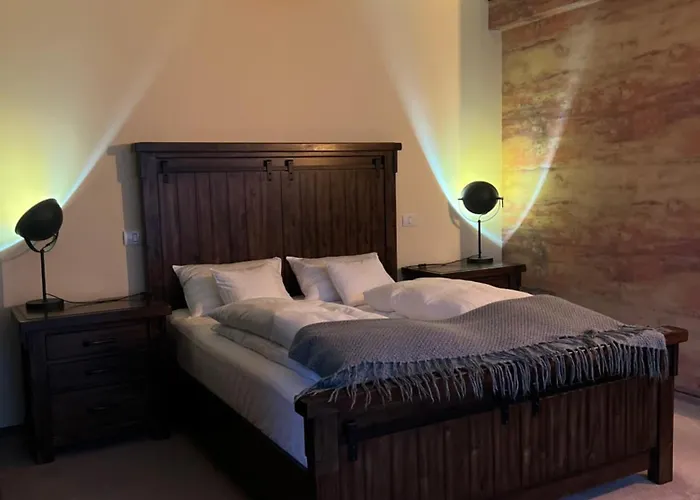 Xili'S Central , Netflix & Free Parking
